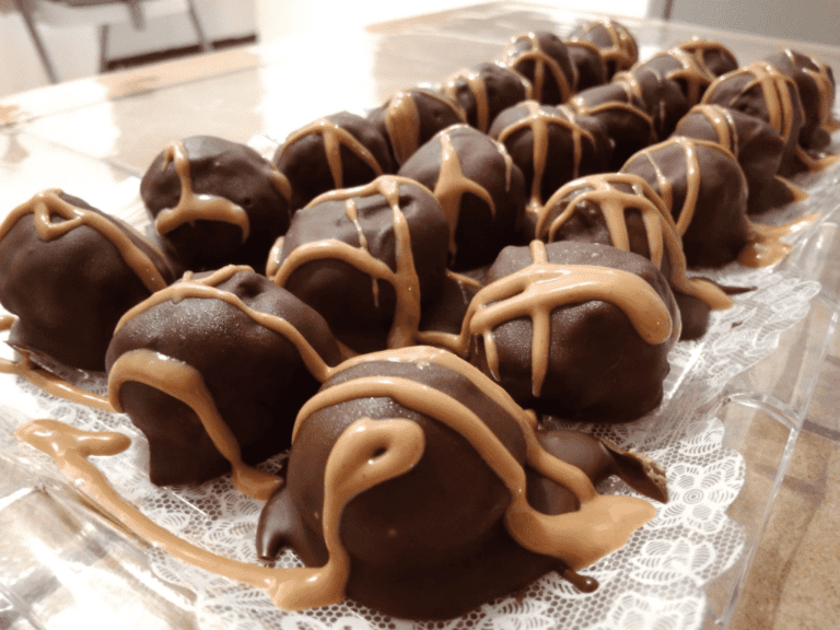 Simple No Bake Peanut Butter Chocolate Bliss Balls