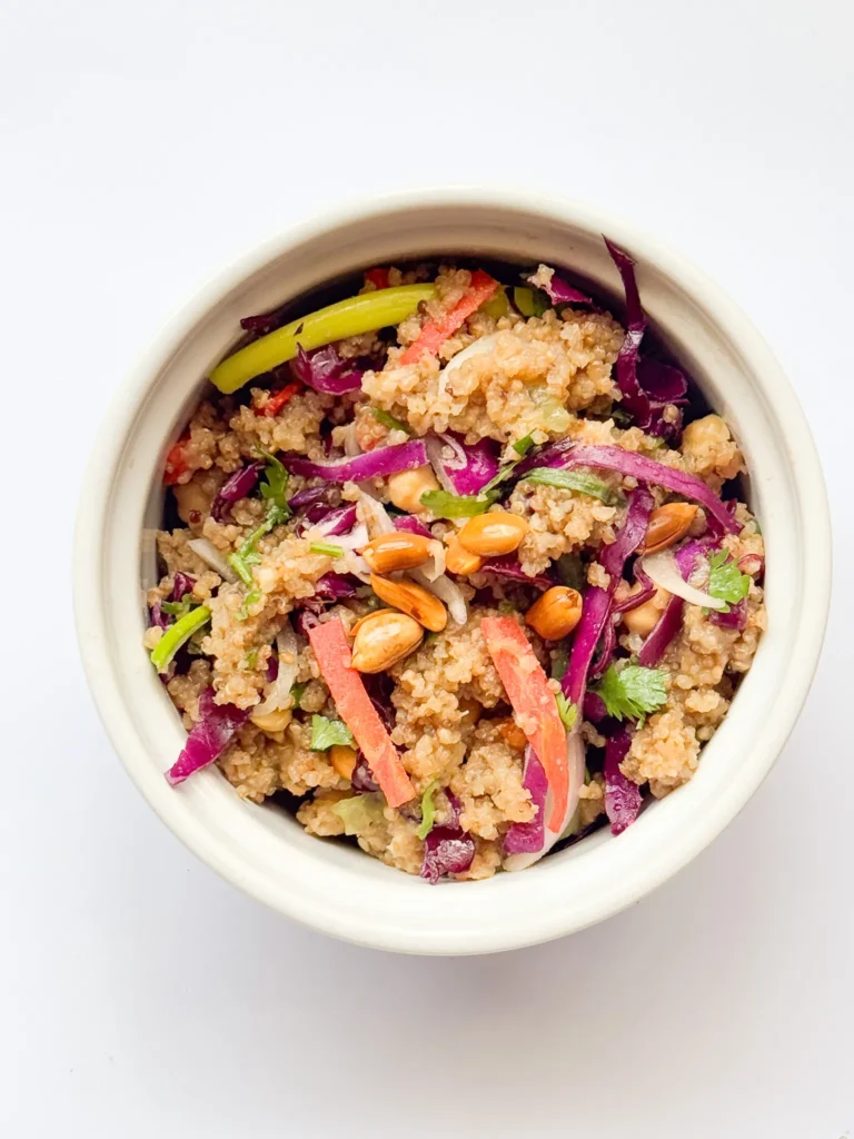 Easy 20-minuts thai quinoa salad bowl.