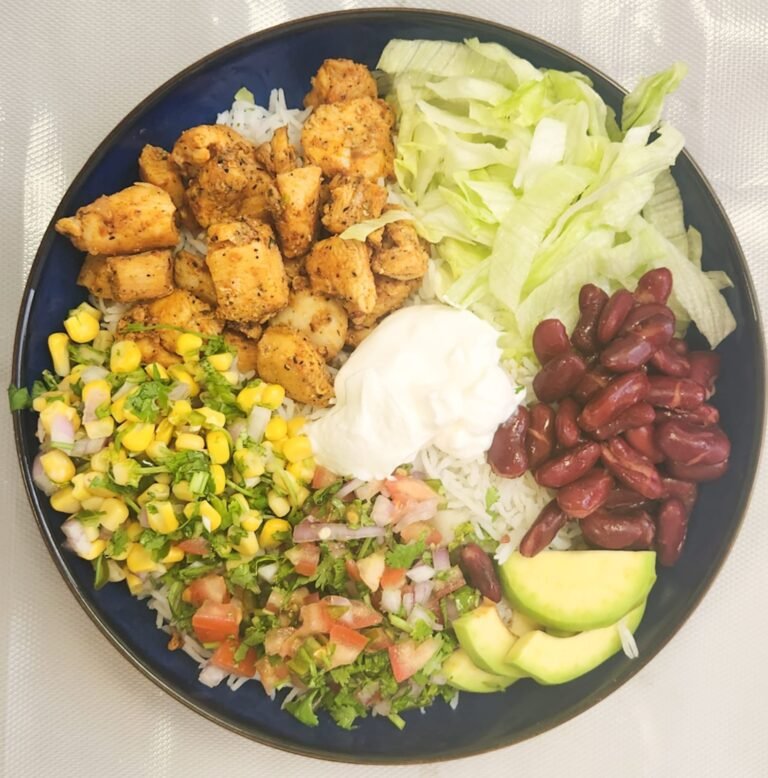 Copycat Chipotle Chicken Burrito Bowls – Protein Packed Low Carb Burrito Bowl
