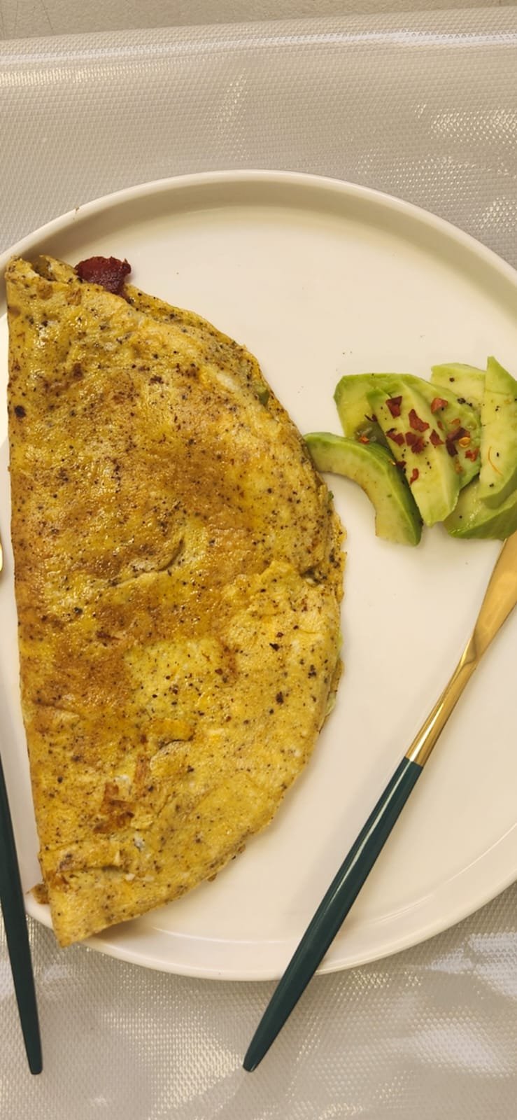 Avocado And Bacon Stuffed Omelet – Keto Breakfast