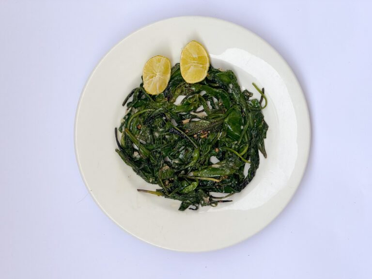 garlic butter spinach with lemon spices