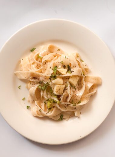 creamy garlic white pasta sauce