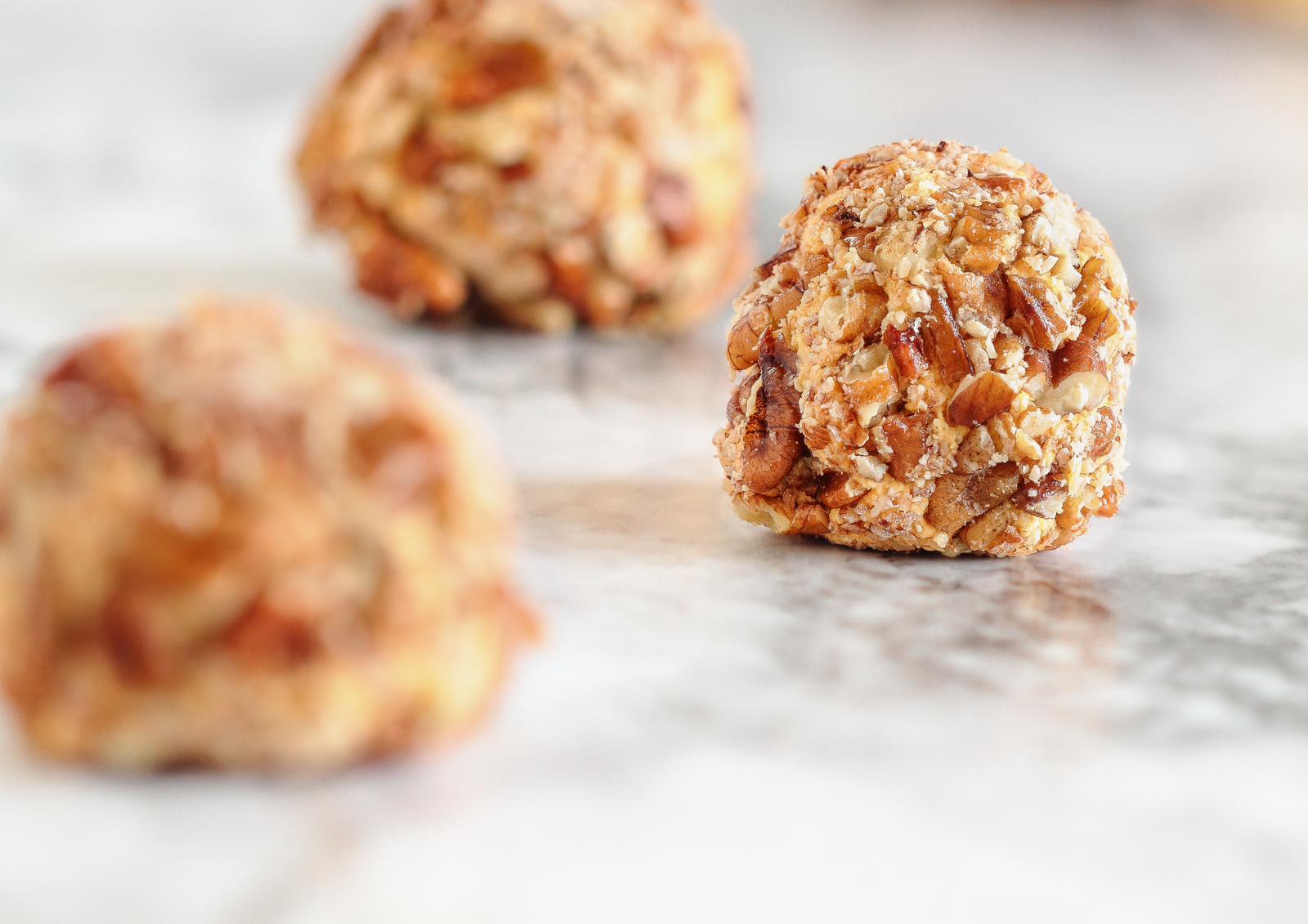 Spiced Pecan Pumpkin Pie Cheesecake Balls