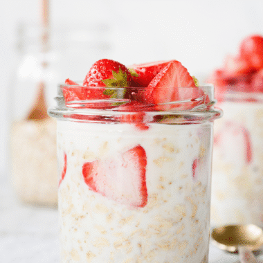 strawberry cheesecake overnight oats