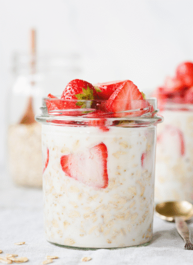 strawberry cheesecake overnight oats