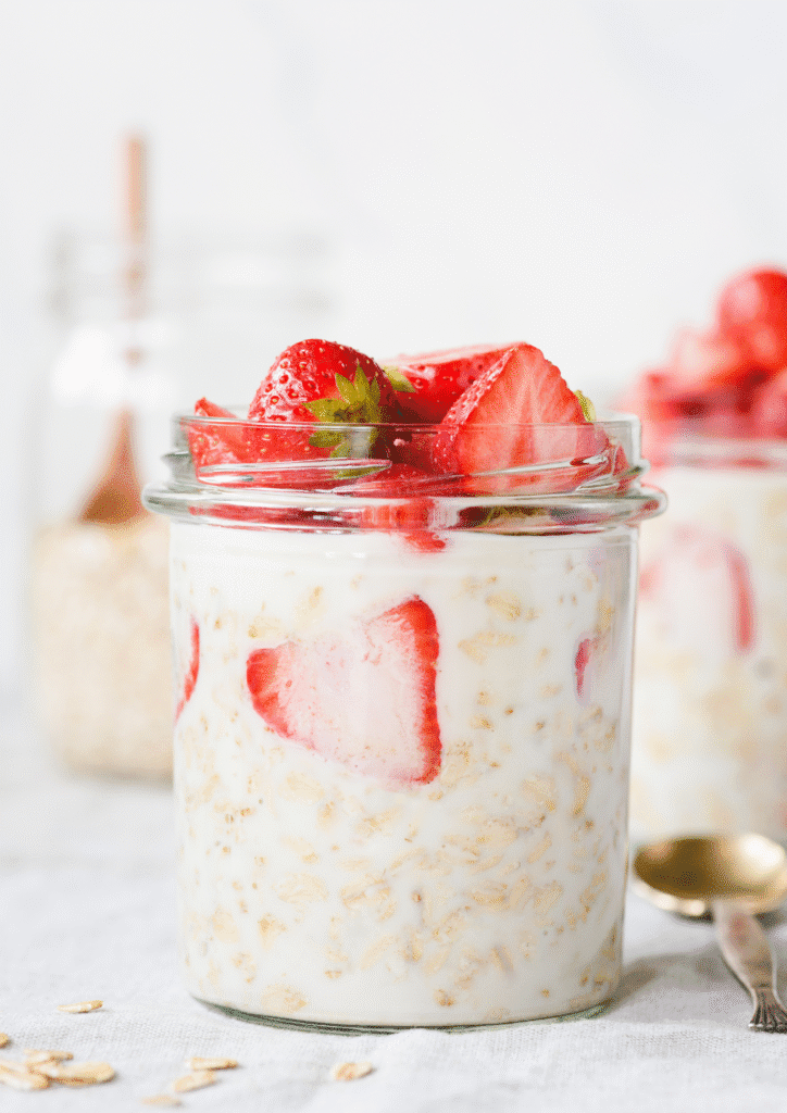 strawberry cheesecake overnight oats recipe