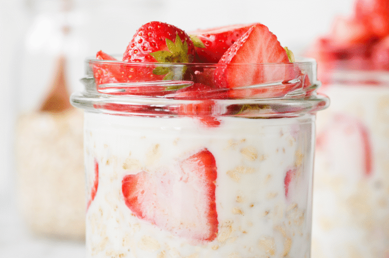 Blended Strawberry Cheesecake Overnight Oats