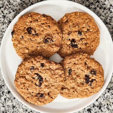 Oatmeal Raisin Cookies With Cinnamon