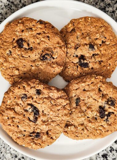Oatmeal Raisin Cookies With Cinnamon