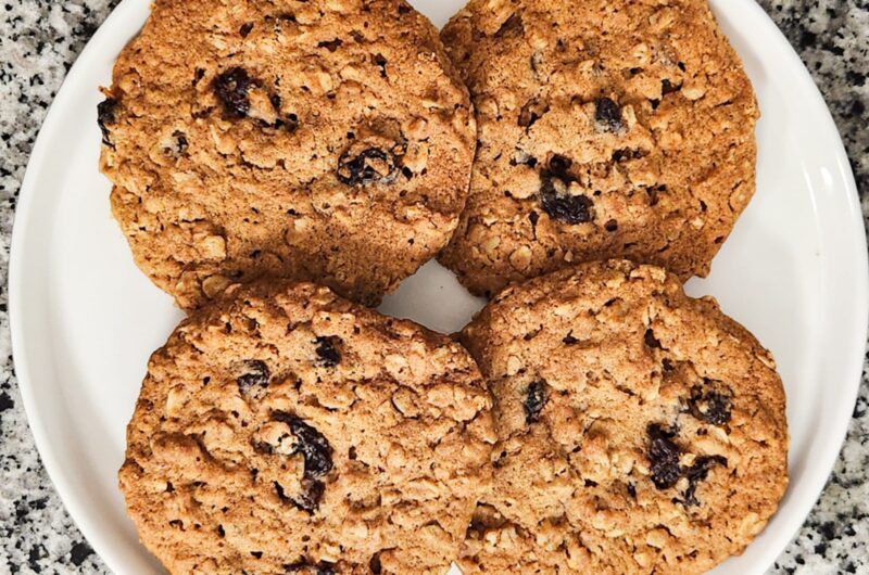 Healthy Oatmeal Raisin Cookies With Cinnamon