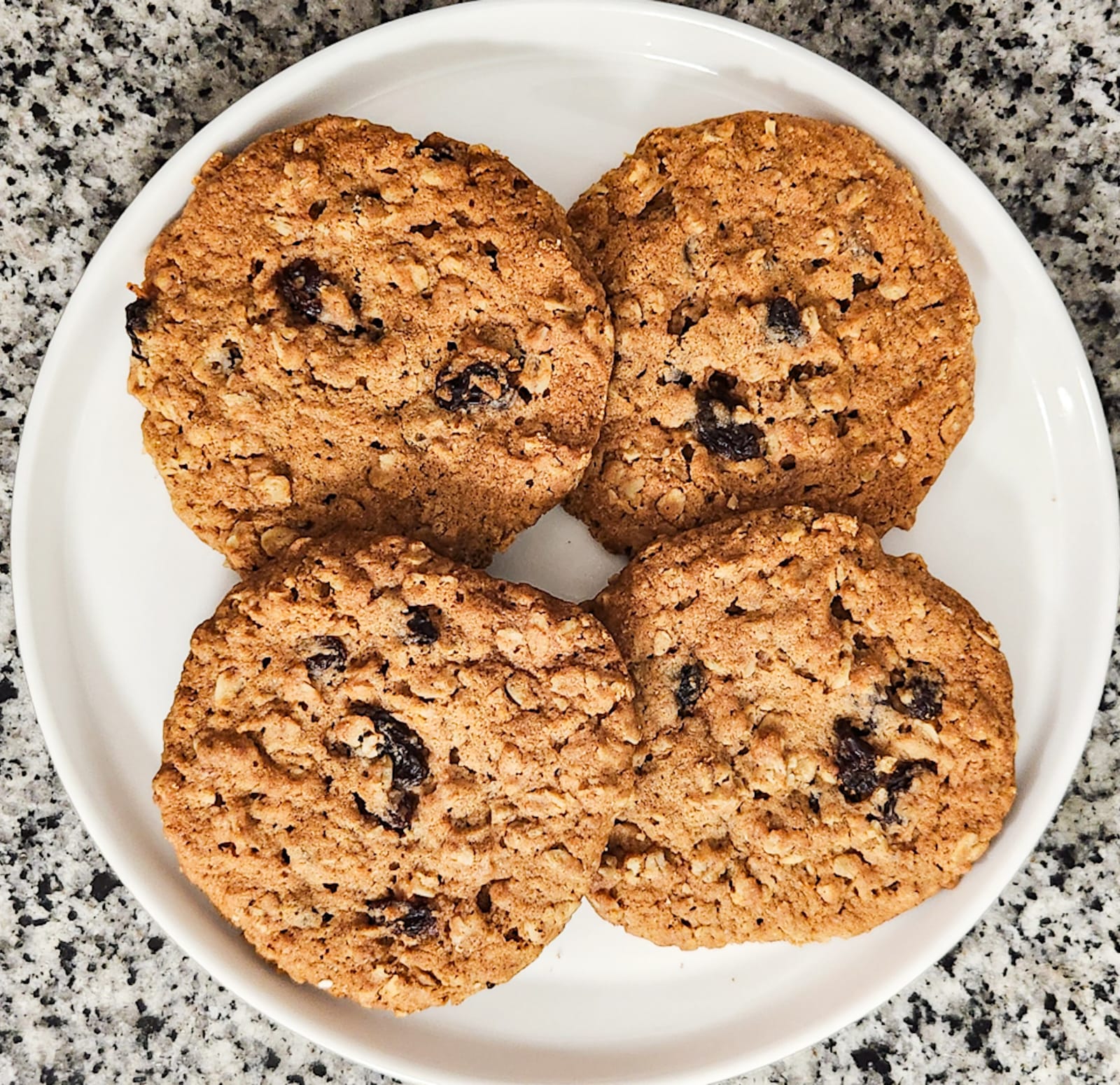 Oatmeal Raisin Cookies With Cinnamon