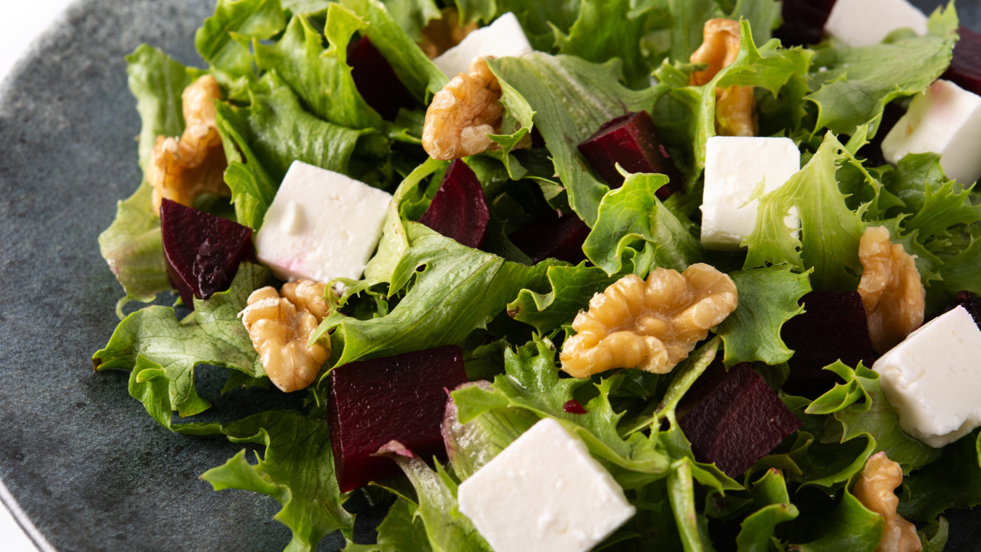 how to make beet salad with feta cheese, walnut and lettuce