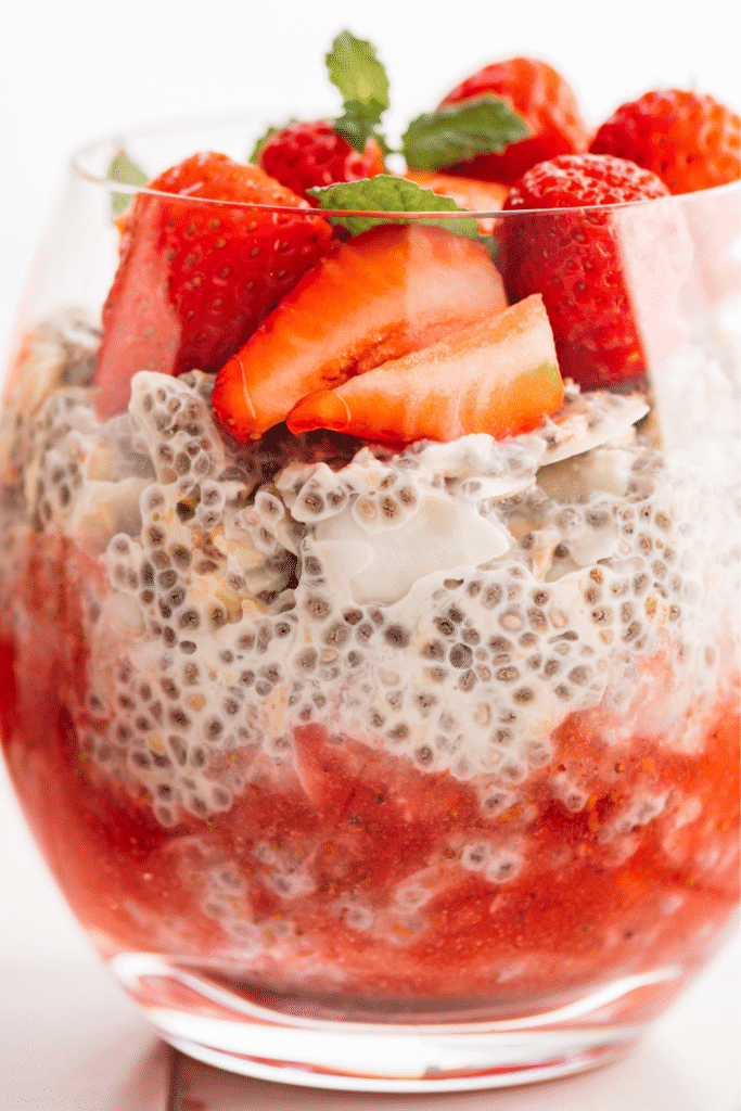 Easy Strawberry Cheesecake Chia Pudding