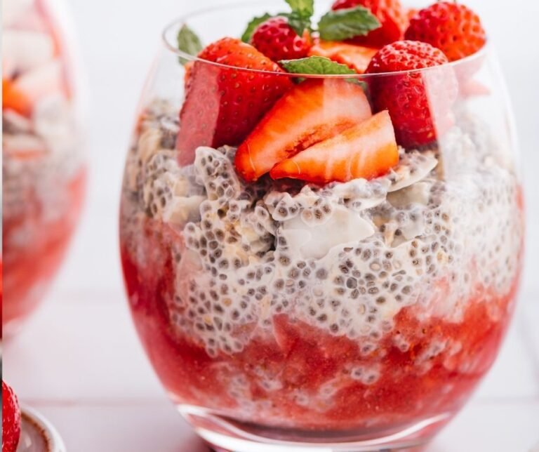 Easy Strawberry Cheesecake Chia Pudding