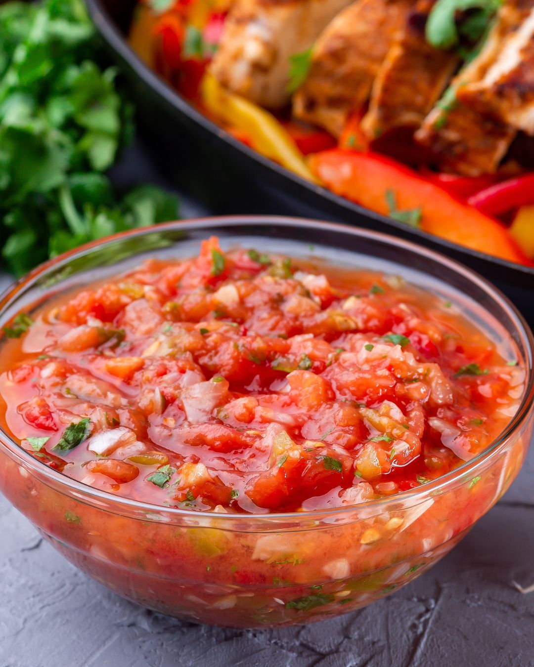 منشور انستقرام ابيض رمادي بسيط واحترافي عن القهوة (4)