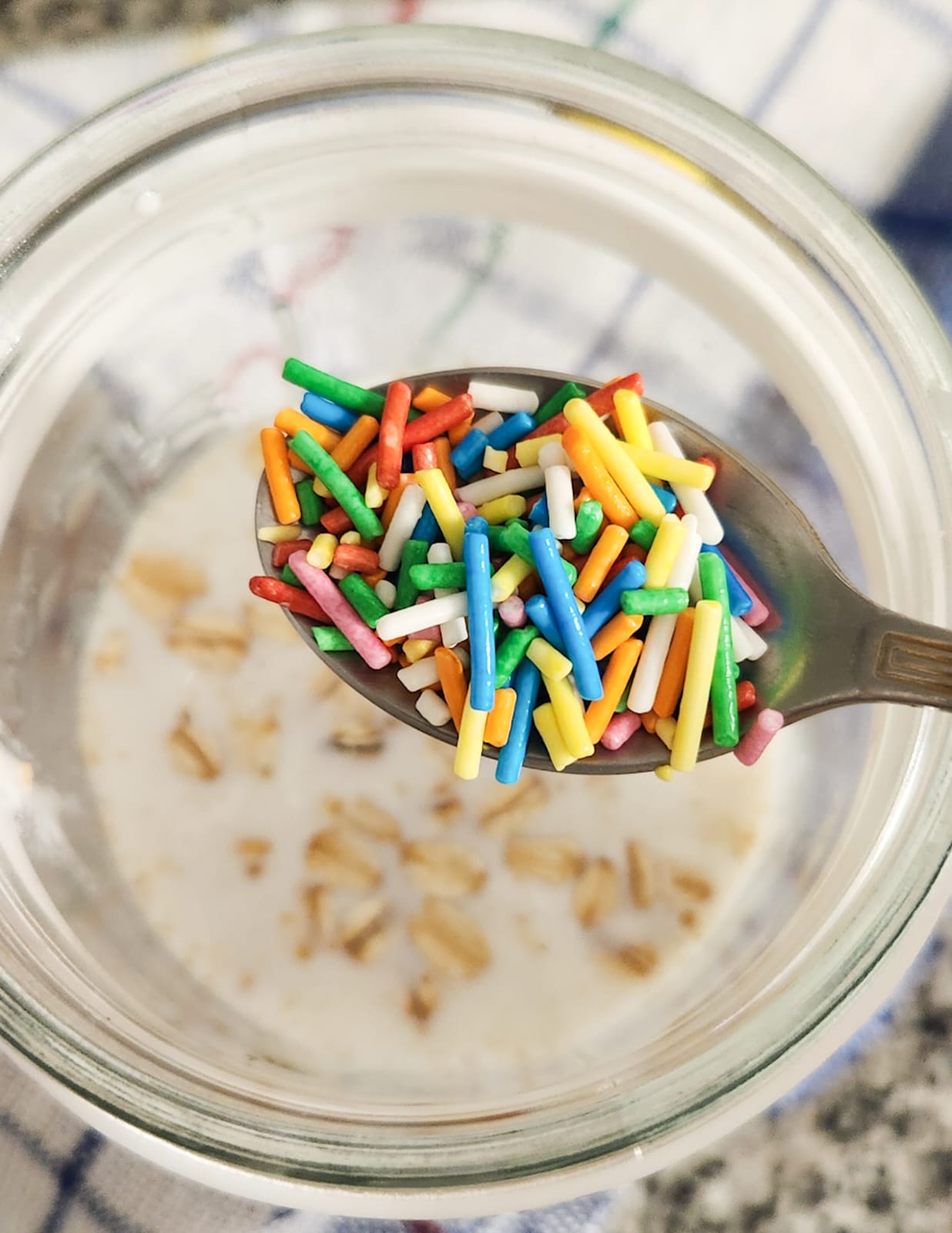 Birthday cake overnight oats