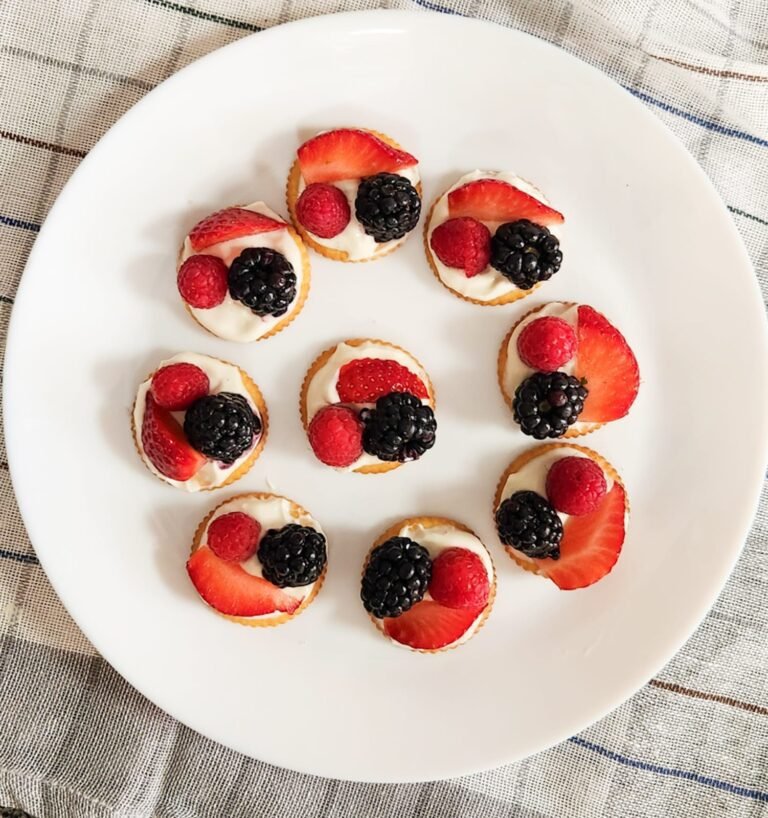 Berries and Cream Cheese Ritz Cracker Appetizers