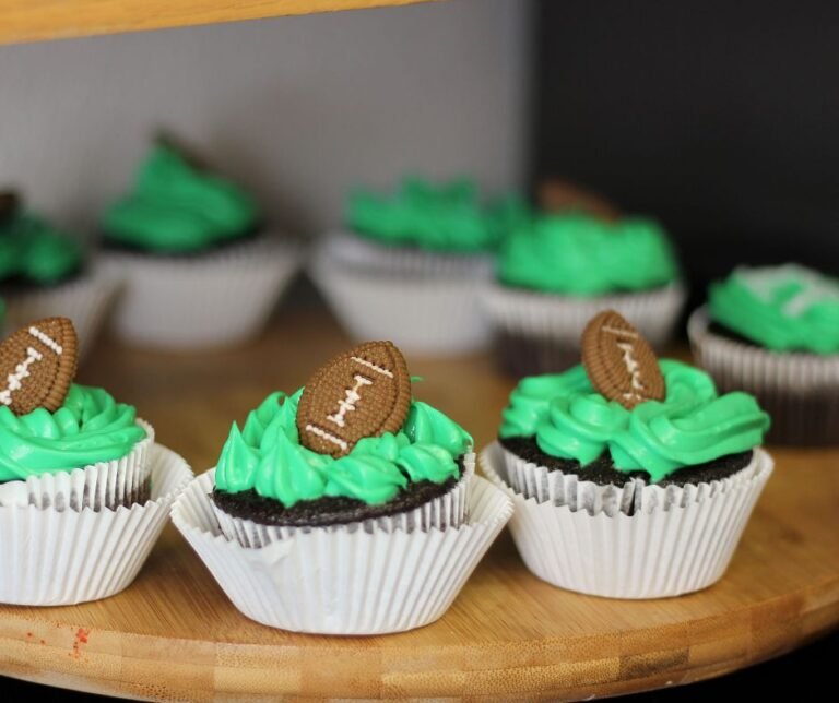 15 EASY GAME DAY FOOTBALL DESSERTS FOR PARTIES & TAILGATING