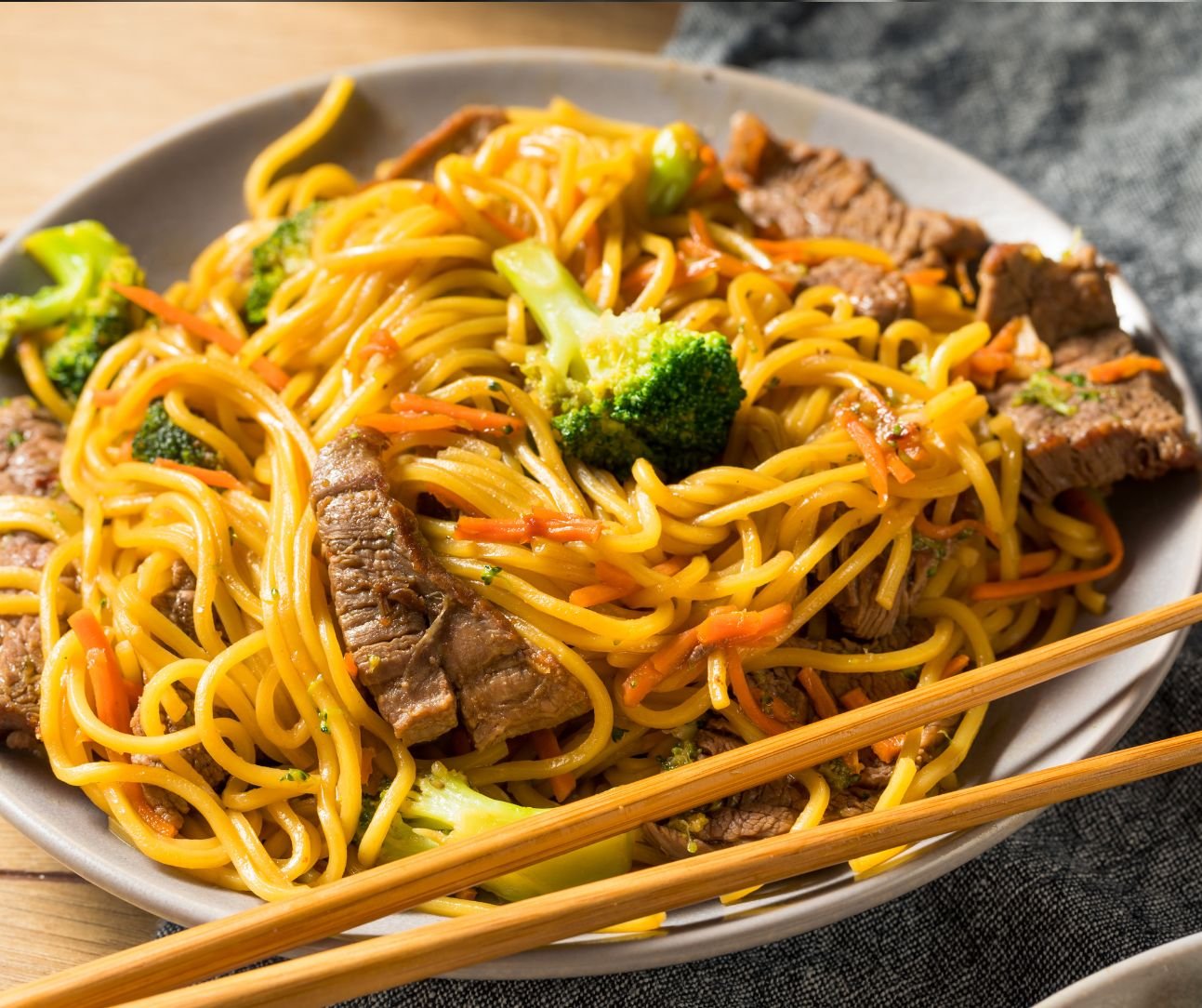 Homemade Beef Lo Mein Noodles with Julienned Carrots and Broccoli
