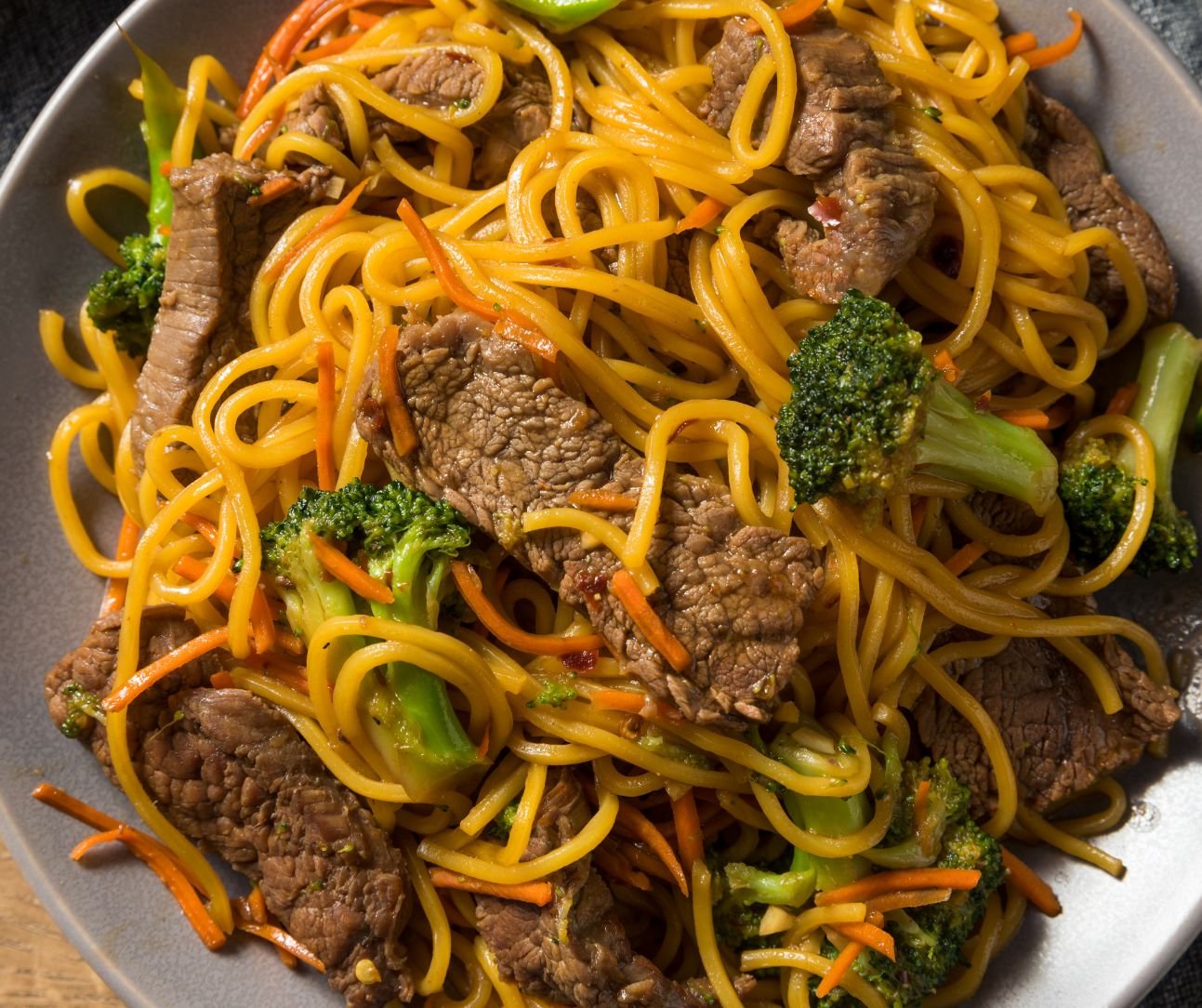 Homemade Beef Lo Mein Noodles with Julienned Carrots and Broccoli
