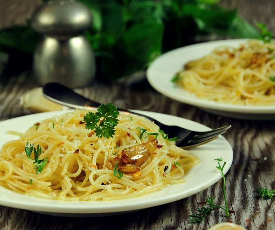 Spaghetti with Olive Oil and Garlic Sauce : Pasta Aglio E Olio4