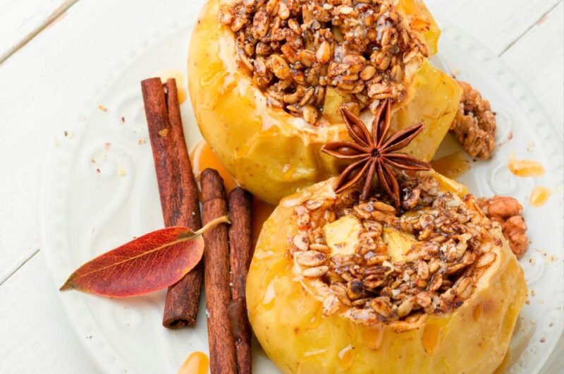 Baked Apples Stuffed with Oatmeal and Nuts